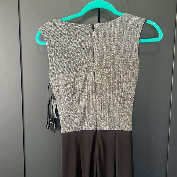R&K NWT color block silver sparkling sleeveless front tie jumpsuit size 8 black - Picture 8 of 9